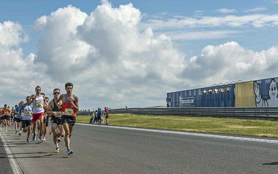 Courir à Ladoux 9 juin 2024 : Top départ des ins...