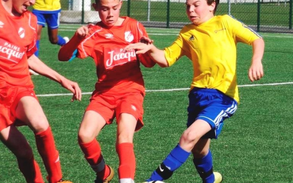 ASM FOOTBALL :Nos U13R1 s’imposent contre Chamalières (9 – 2)