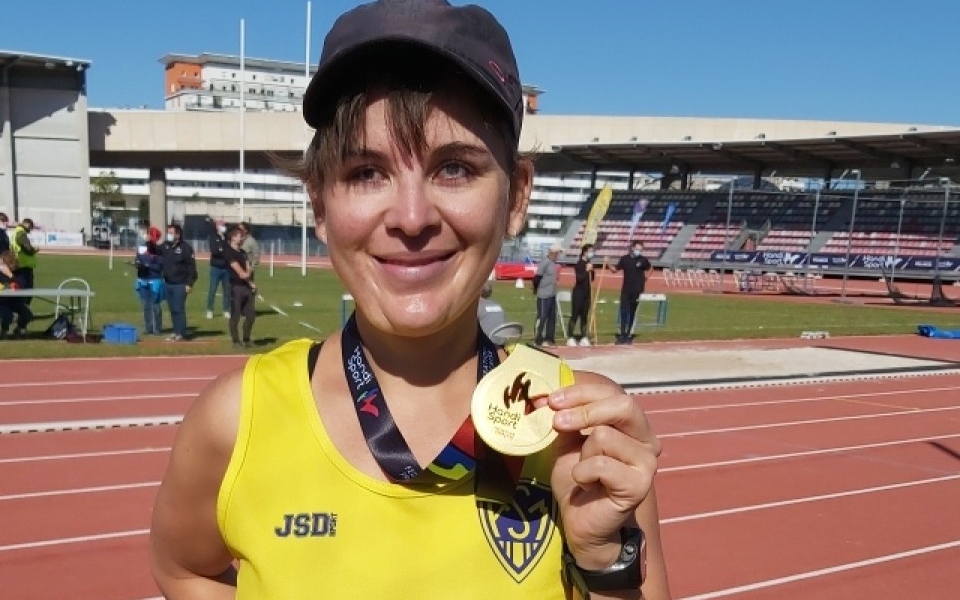 Eloise HAYOTTE, championne de France handisport  lancer du disque féminin.