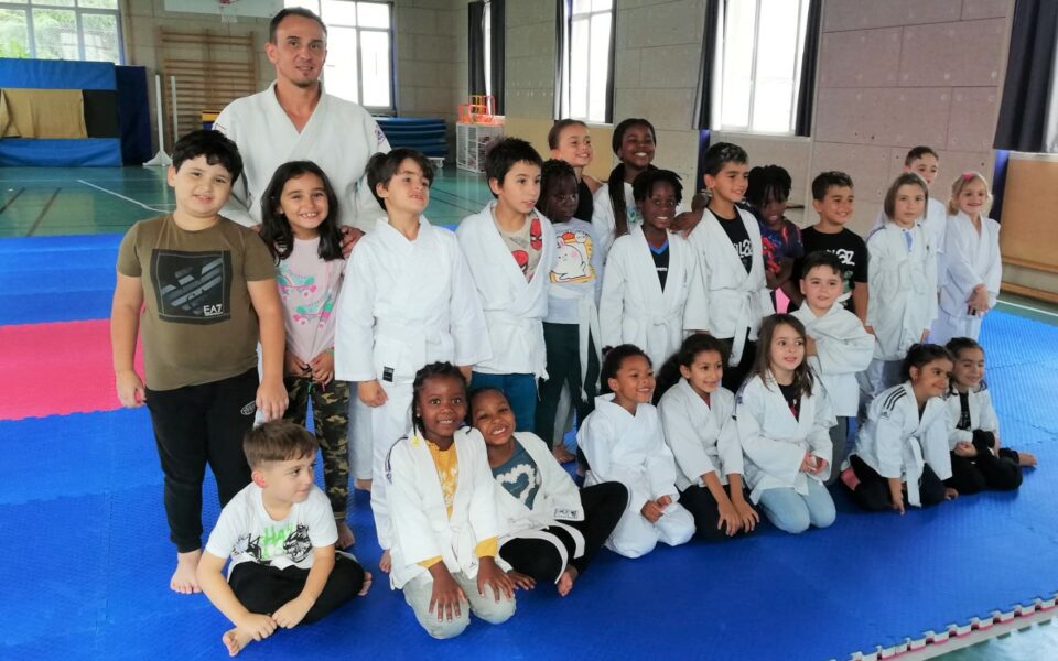 Cours de judo 💛💙 à l’école de Chanteranne
