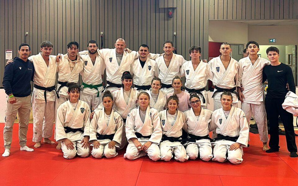 L’équipe séniors féminines sur le podium aux AURA 1ère division