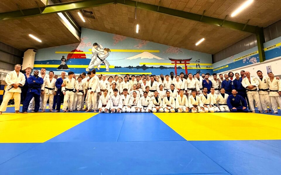 🥋 Du monde sur les tatamis de l’ASM ! 💛💙