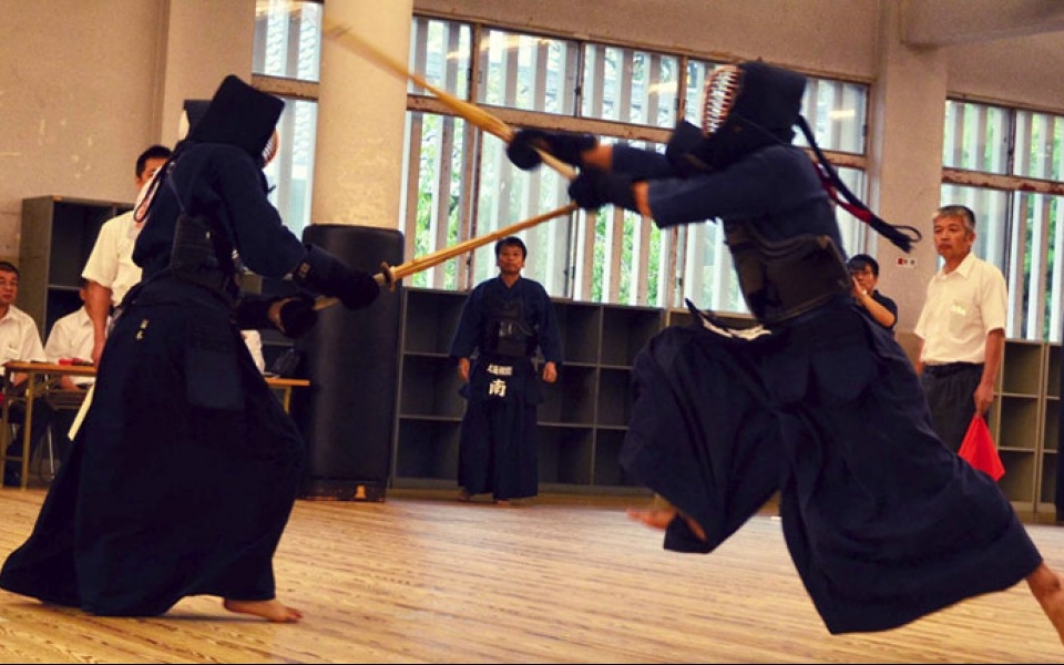 Entrainement avec M. ENDO Toshimasa Sensei, Kyoshi 7e dan, expert de la ZNKR