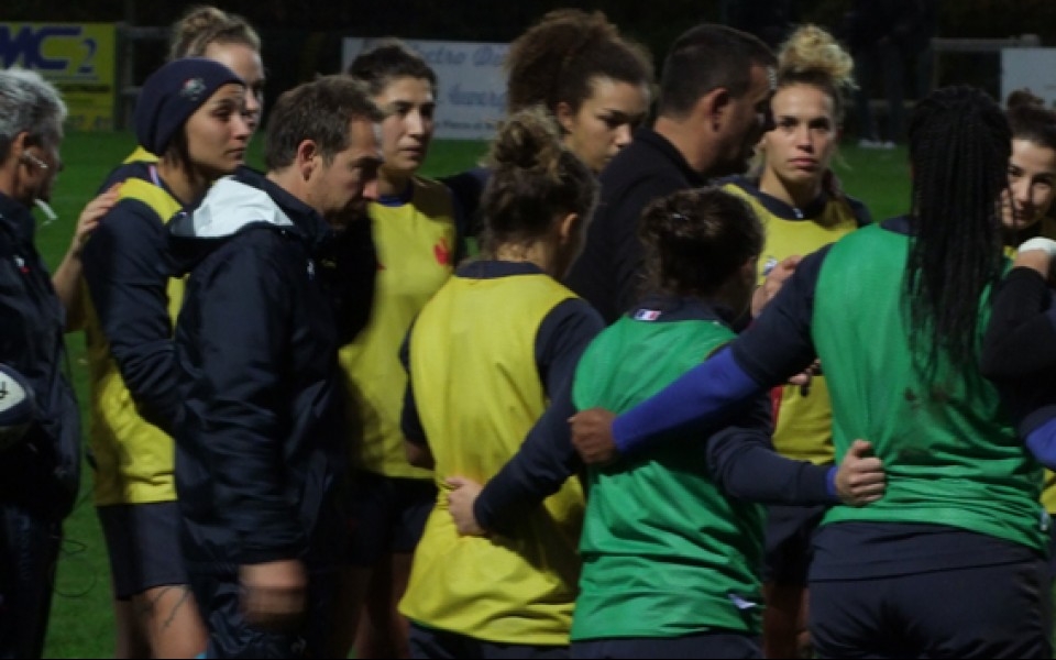 Stéphane Eymard (entraîneur du XV de France Féminin) : “Une préparation de match autour de personnes connues et bienveillantes”