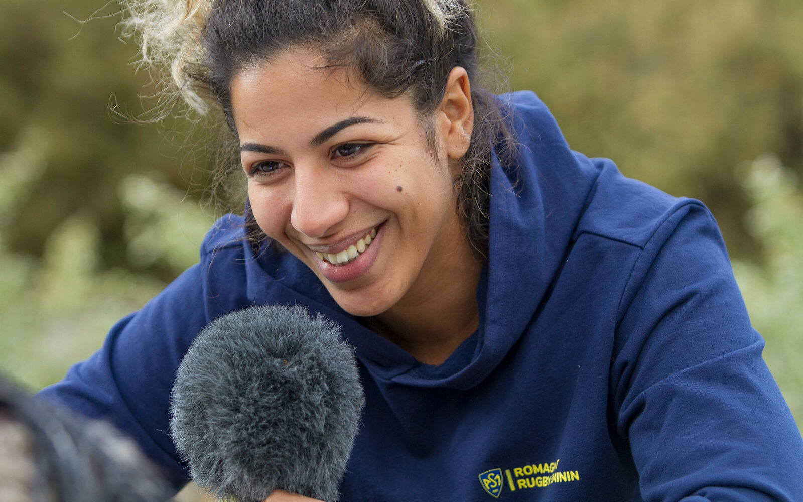 Sara Tounesi, en charge de l'aide aux devoirs au club, dans la série de podcasts 