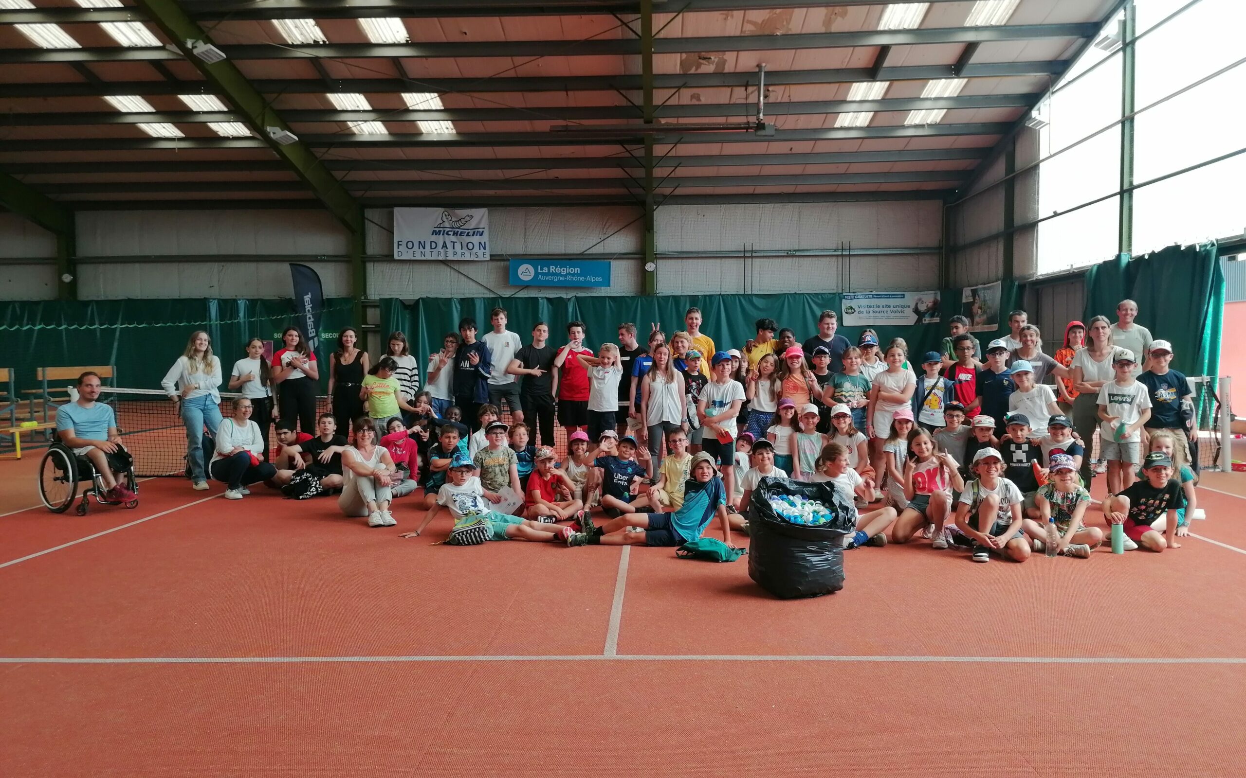« JOURNÉES DE L’ENGAGEMENT ASM » : L’ASM Tennis sensibilise des jeunes au handisport et collecte des bouchons pour financer des projets autour du handicap