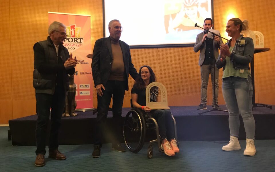 Nadège Monchalin reçoit le prix coup de cœur aux « Trophées Auvergne du Sport Féminin »