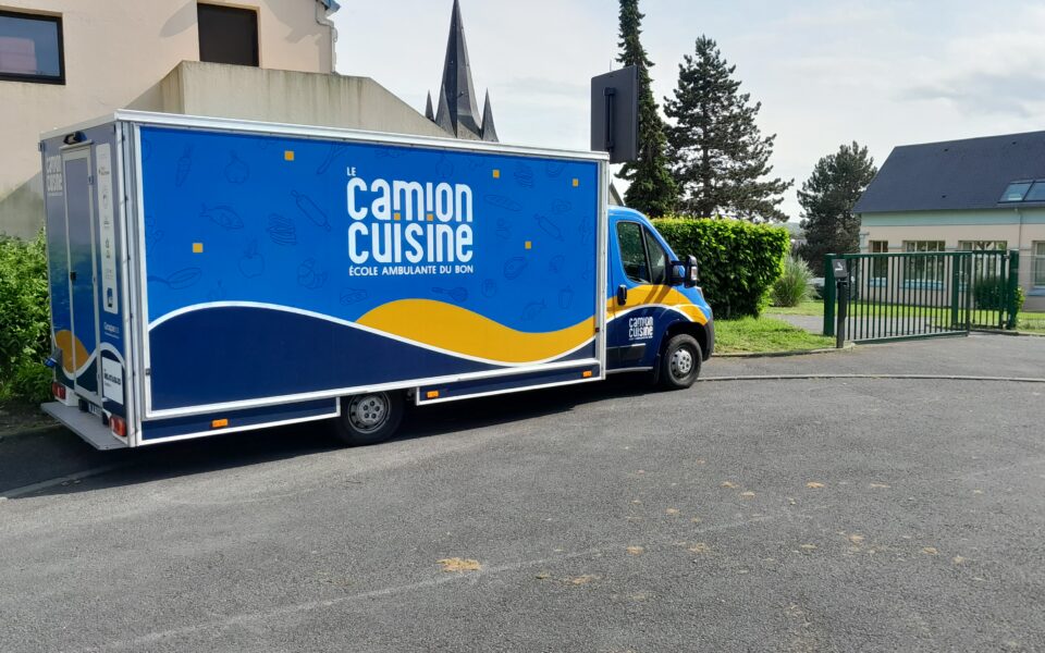 Dans le cadre de la Semaine du Goût, la Fondation Michelin et l’ASM Omnisports invitent le Camion Cuisine à la Gauthière le mercredi 18 octobre 2023