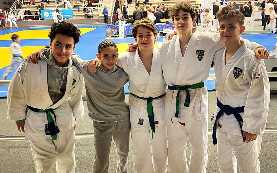 Lyna au pied du podium au chpt régional minimes AURA à Bourg-De-Péage