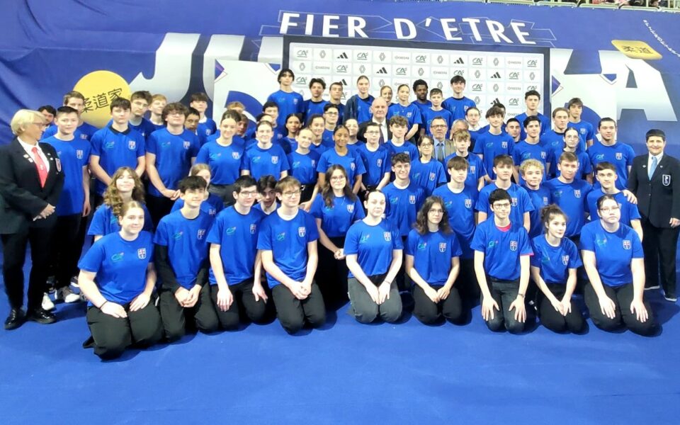 CHRISTELLE AVEC LES JEUNES OFFICIELS À LA COUPE DE FRANCE