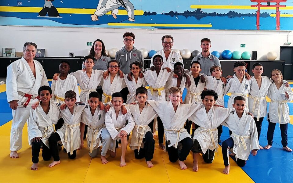 🥋⚽ Quand le Clermont Foot 63 troque les cramp...