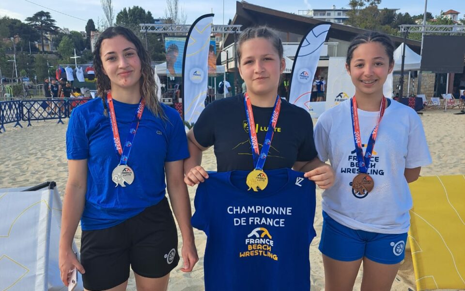 Zara BUNEA championne de France de beach wrestling