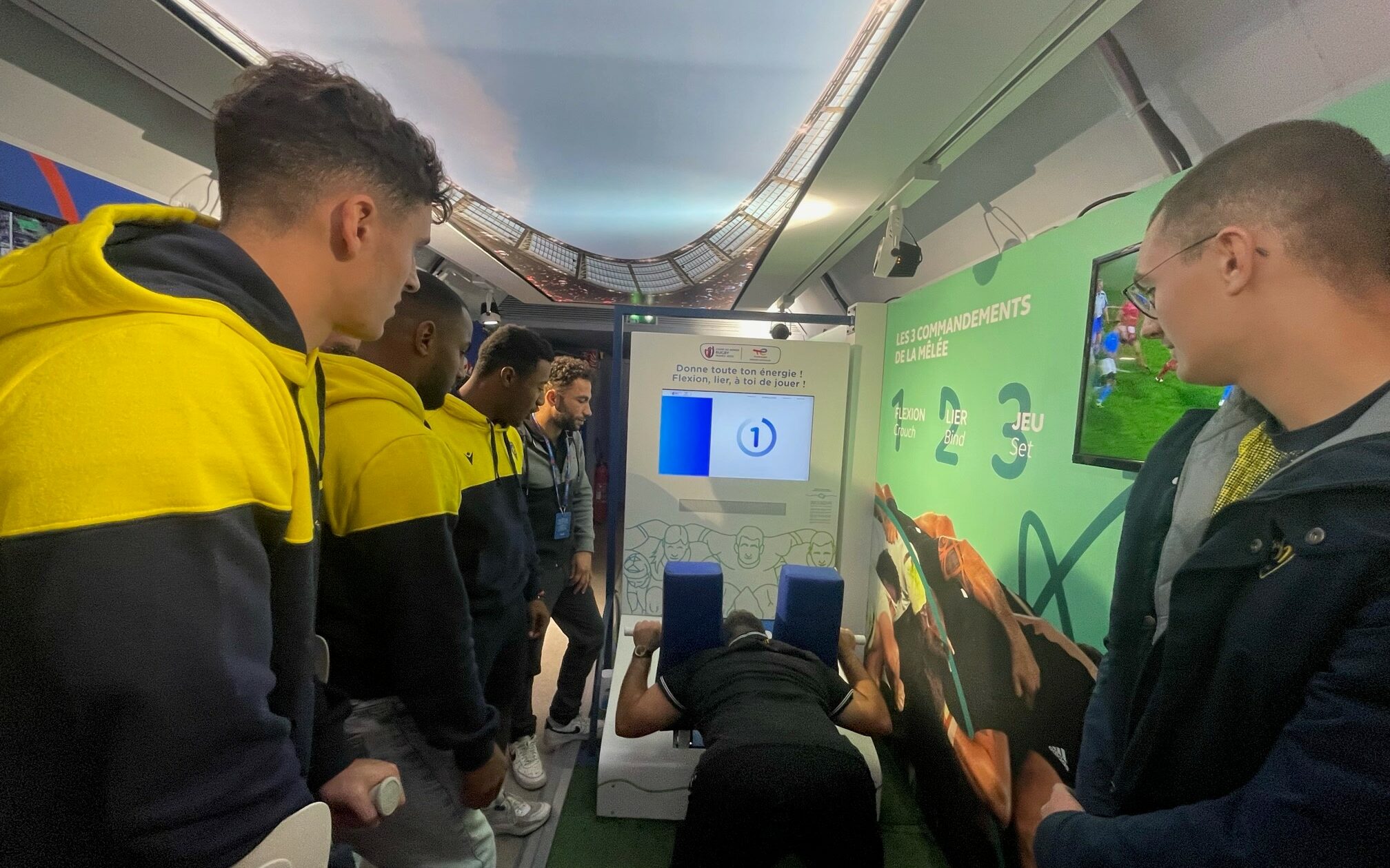 Nos Espoirs visitent le train de la coupe du monde