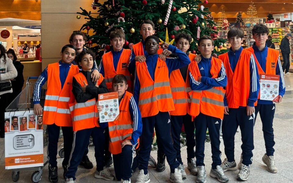 La section sportive s’implique dans la collecte de denrées alimentaires avec la banque alimentaire